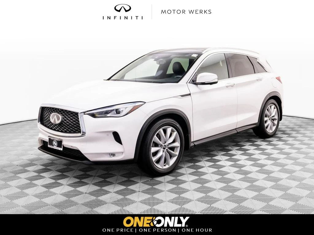 Used 2019 White INFINITI ESSENTIAL image 1