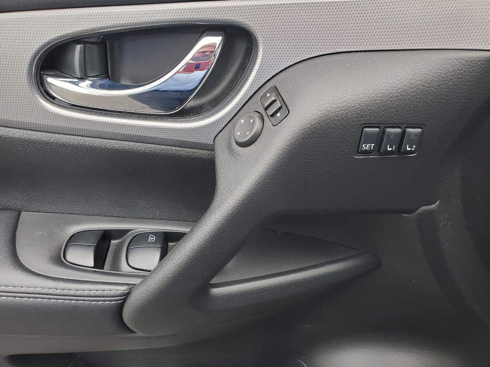 Used 2020 Magnetic Black Pearl Nissan SL image 8