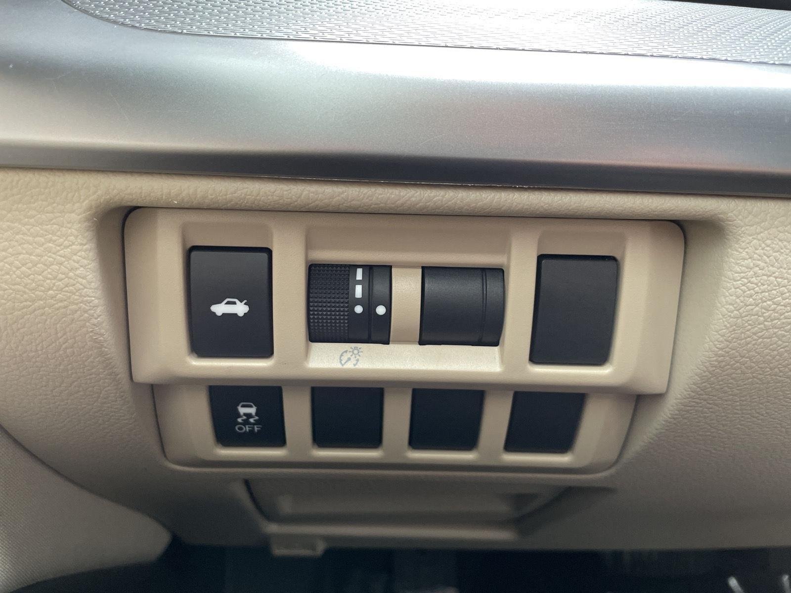 Used 2015 Tungsten Metallic Subaru 2.5i image 13