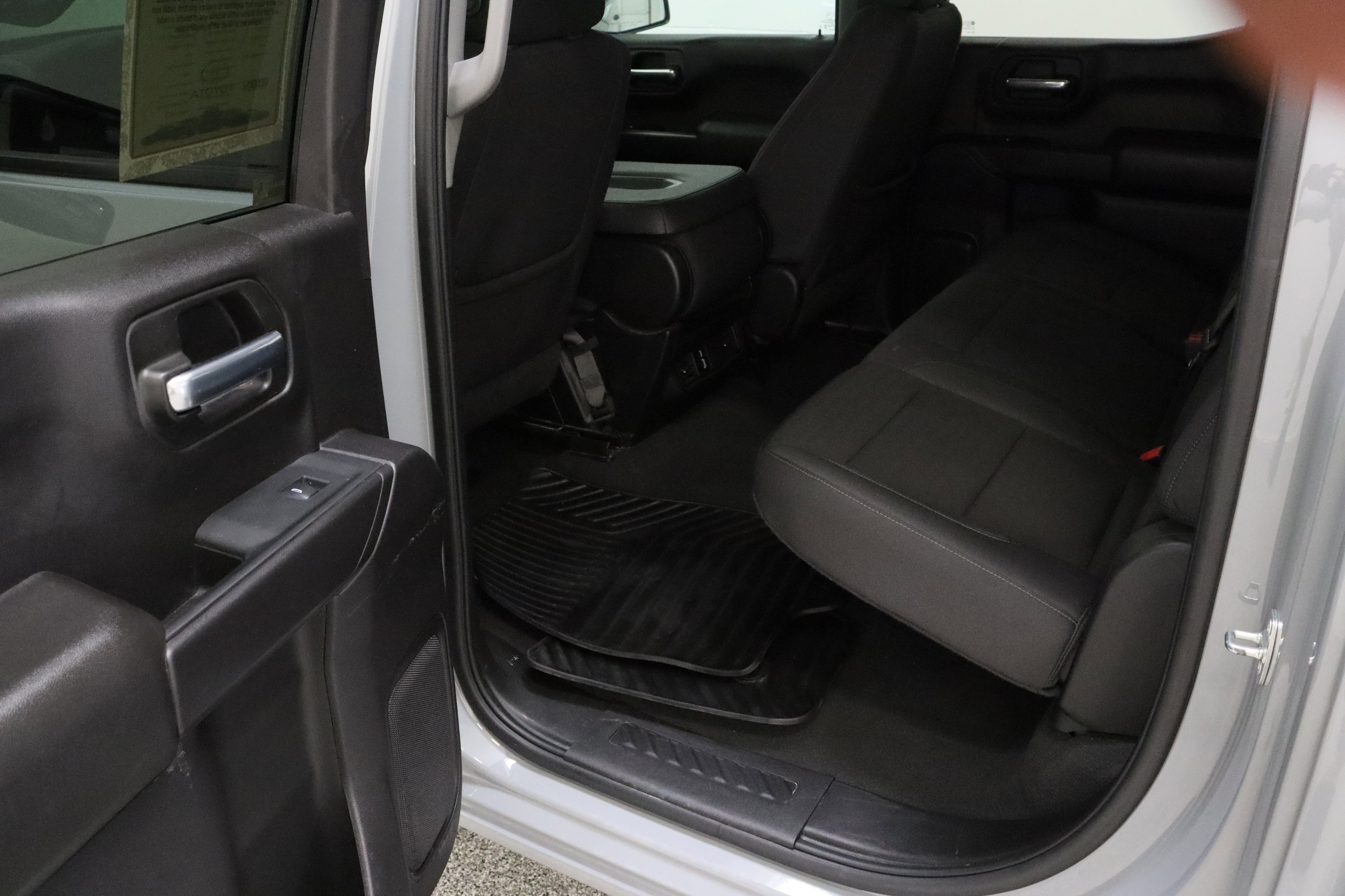 Used 2024 Slate Gray Metallic Chevrolet Custom 2.7T image 26
