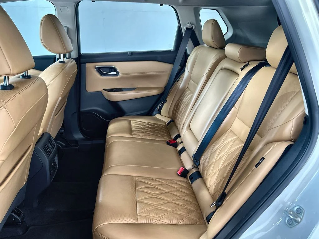 Certified Used 2022 White Nissan Platinum image 25