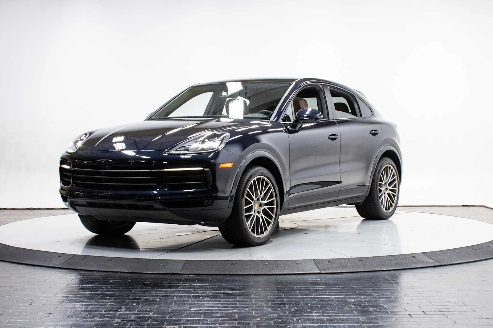 2023 Porsche Cayenne Platinum Edition's photo