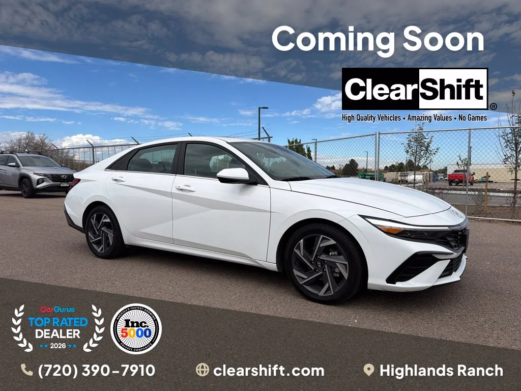 Used 2025 White Hyundai SEL Convenience image 1