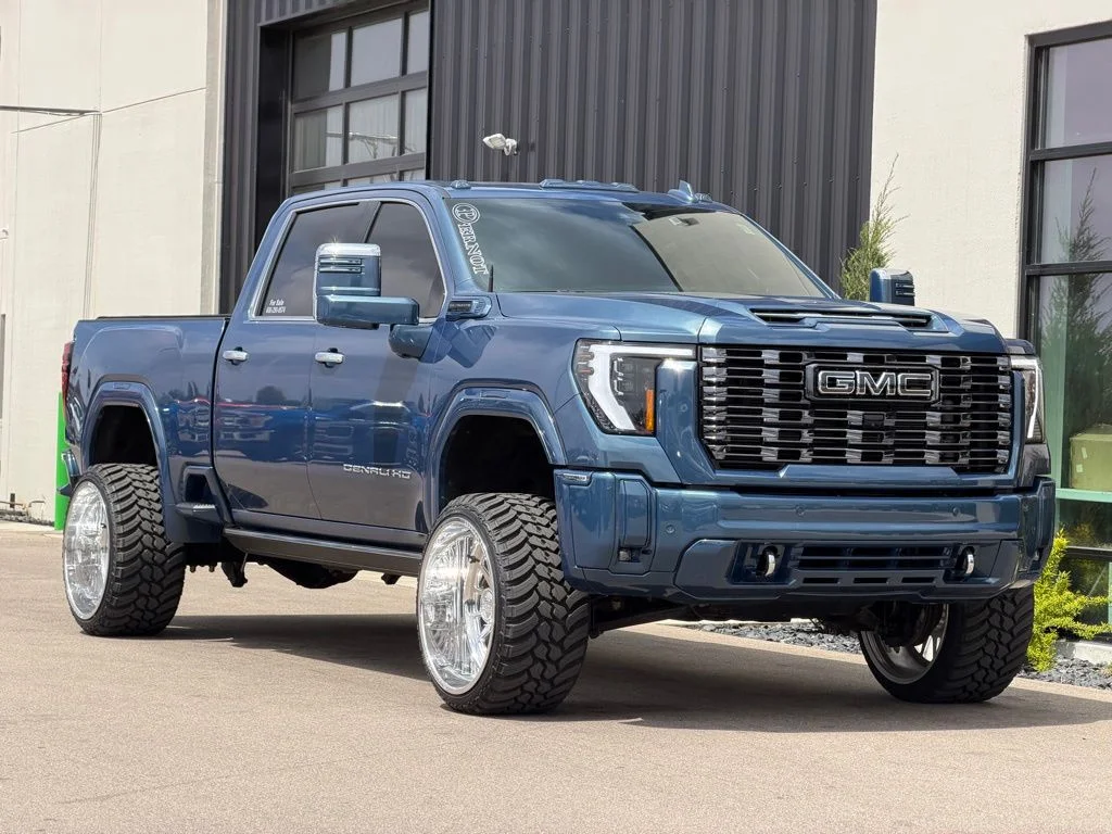 Used 2025 Blue GMC Denali Ultimate image 4