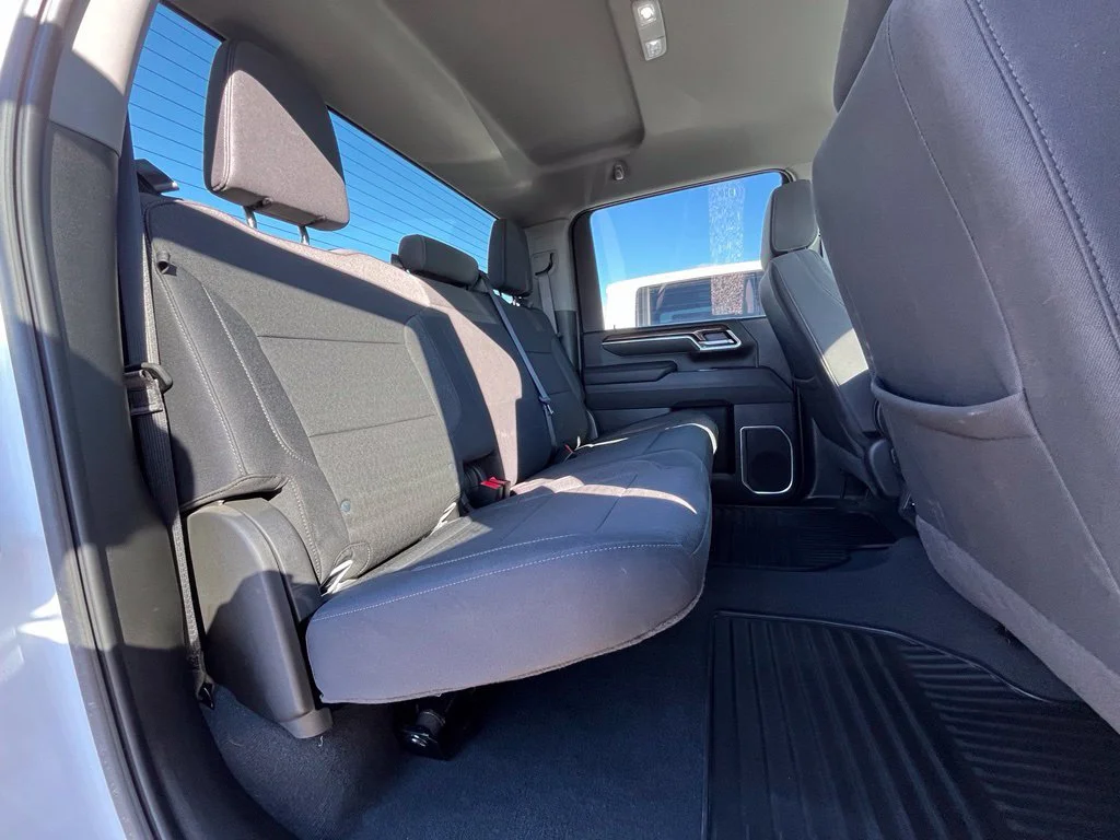 Used 2025 Summit White Chevrolet LT image 18
