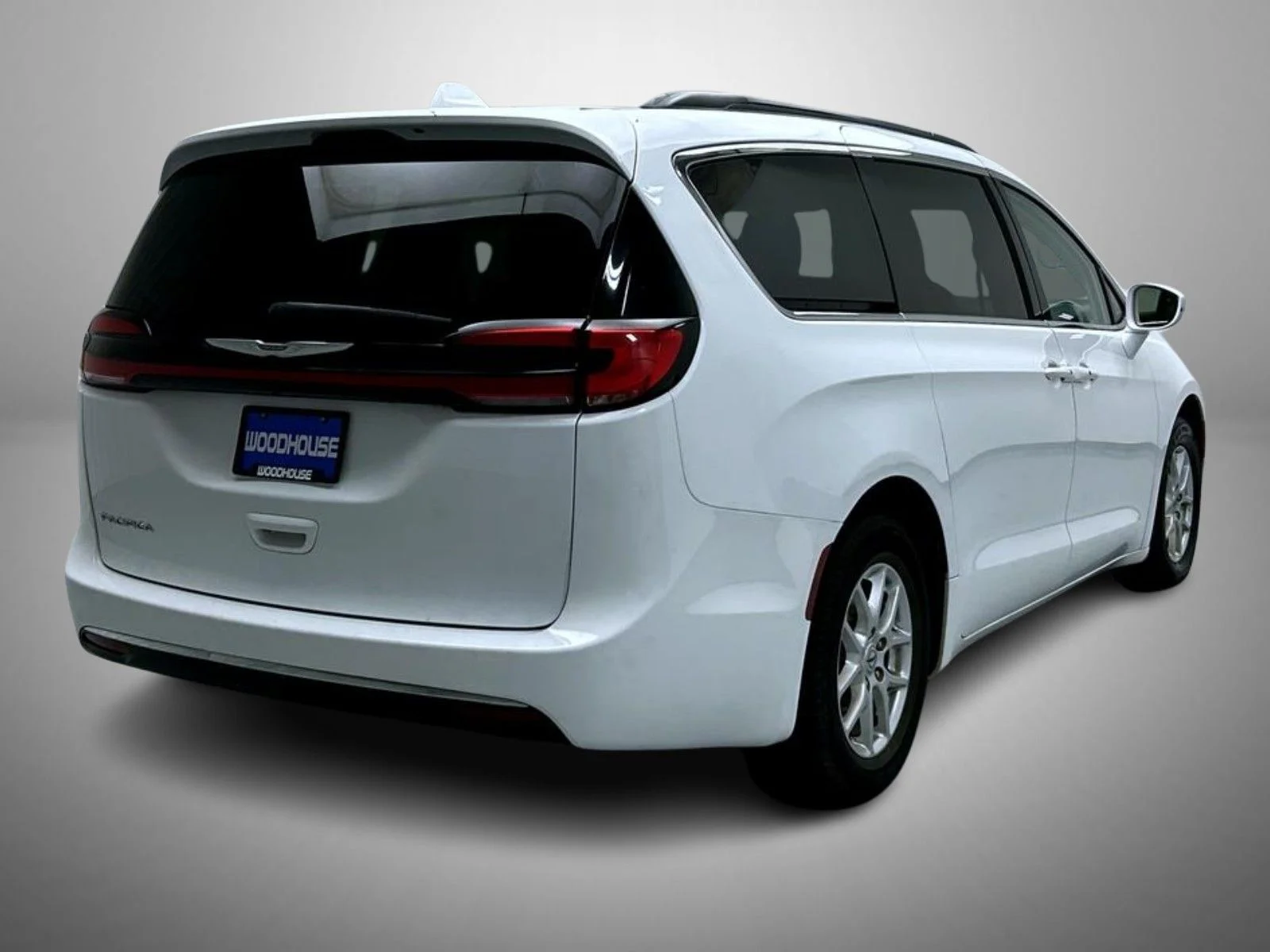 Used 2022 White Chrysler Touring L image 5