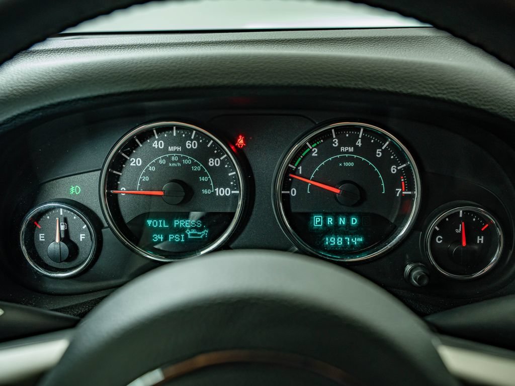 Used 2018 Bright White Clearcoat Jeep Unlimited Sport image 23
