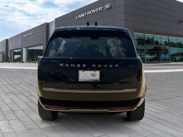 New 2026 Santorini Black Land Rover SE image 4