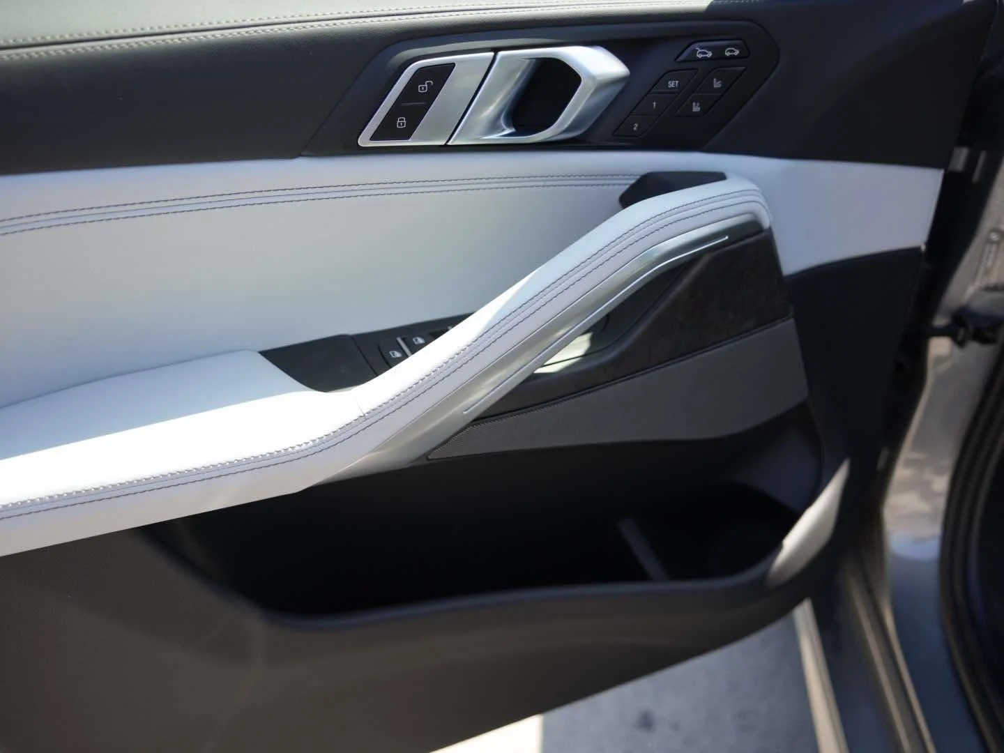 New 2027 Skyscraper Grey Metallic BMW xDrive40i image 14