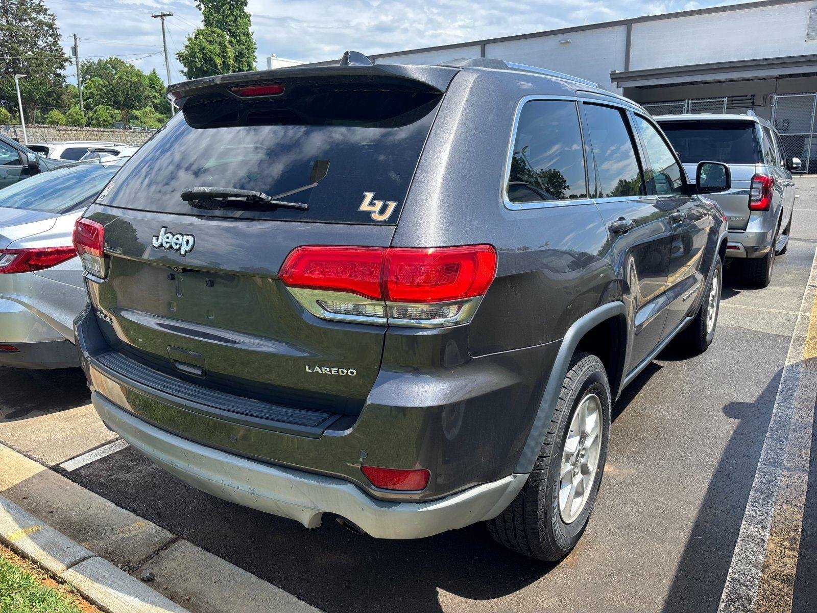 Used 2017 Granite Crystal Metallic Clearcoat Jeep Laredo image 5