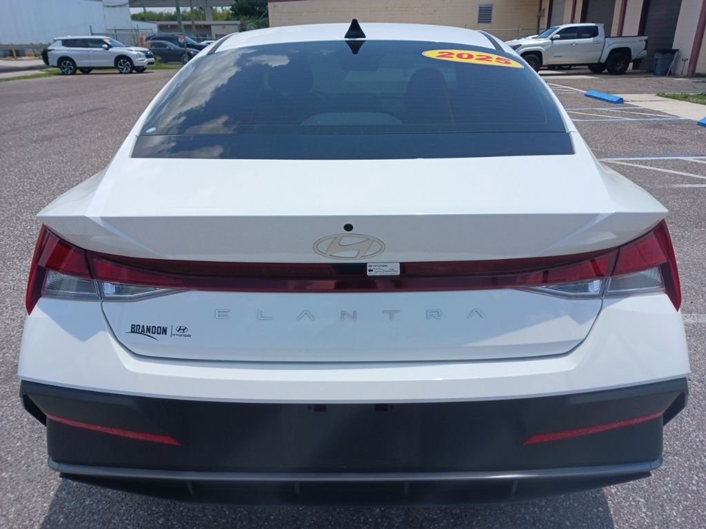 Used 2025 White Hyundai SE image 4