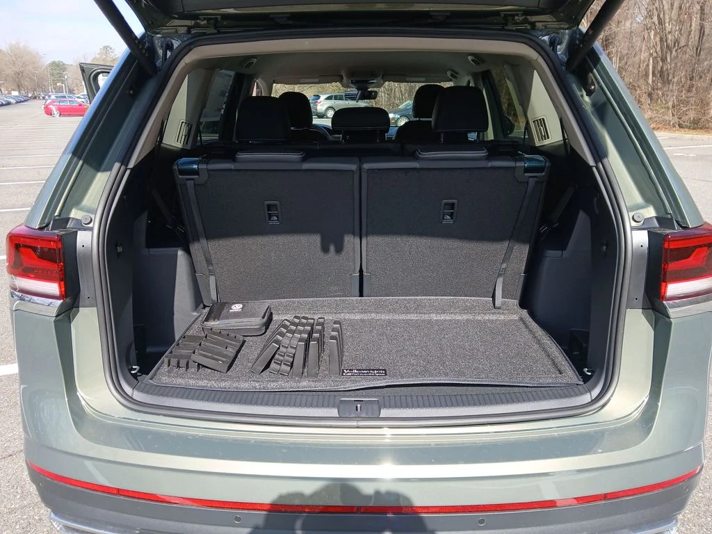 New 2026 Green Volkswagen 2.0T SE w/Technology image 21