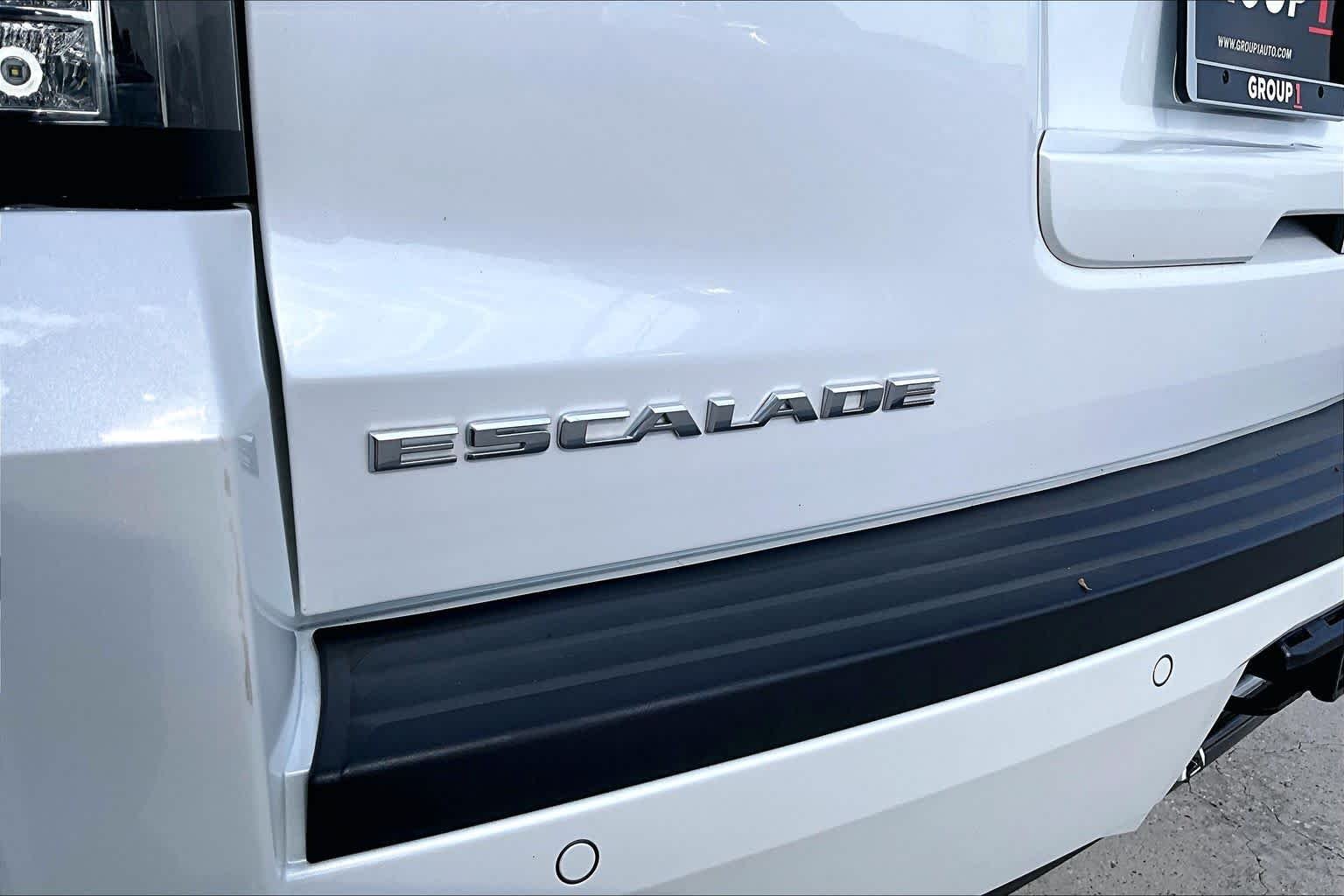 Used 2017 Crystal White Tricoat Cadillac Premium Luxury image 30