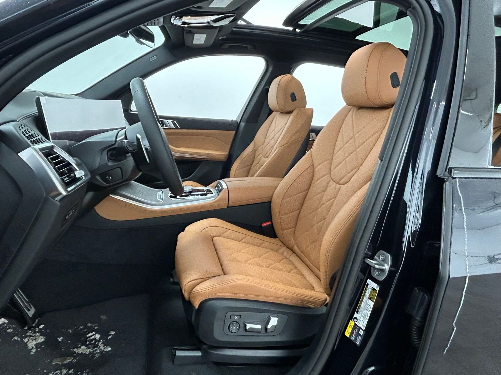 New 2026 Carbon Black Metallic BMW xDrive50e image 46