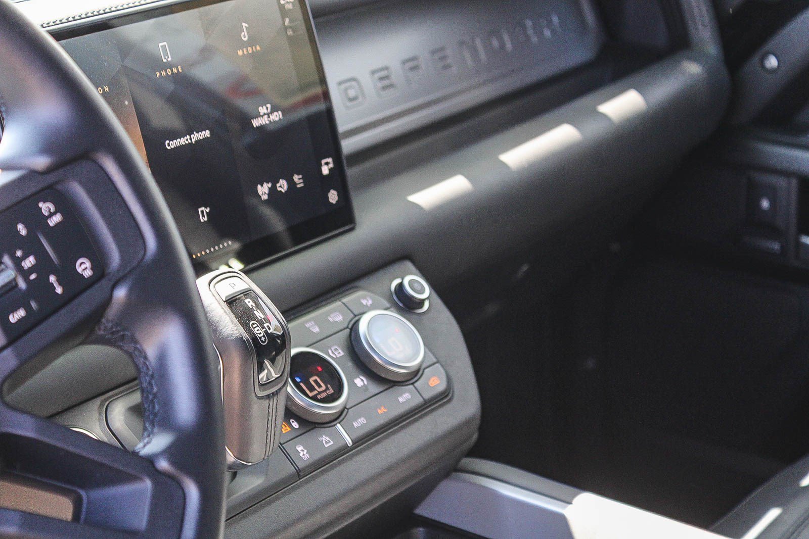 Used 2025 Silicon Silver Premium Metallic Land Rover X image 21