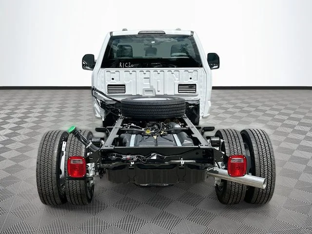 New 2025 Oxford White Ford XL image 6