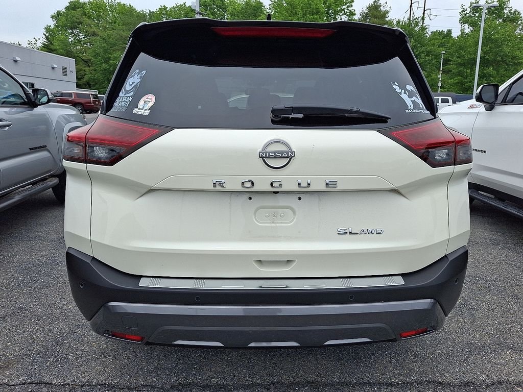 Used 2023 White Nissan SL image 5