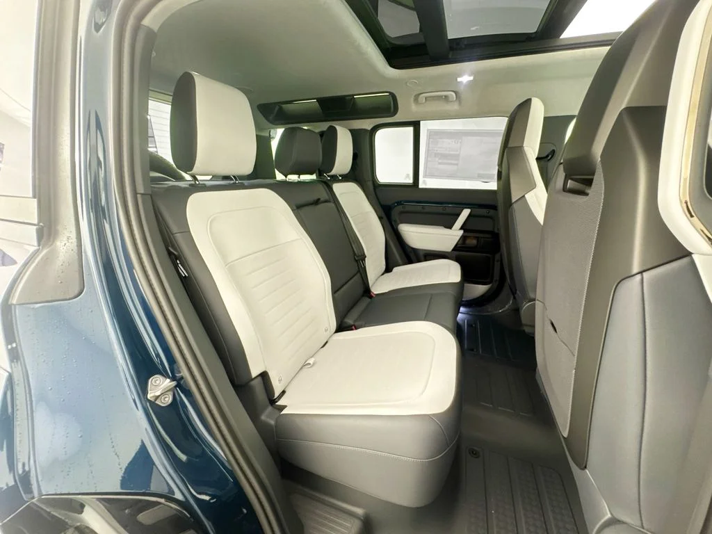 New 2026 Sargasso Blue Land Rover OCTA image 29