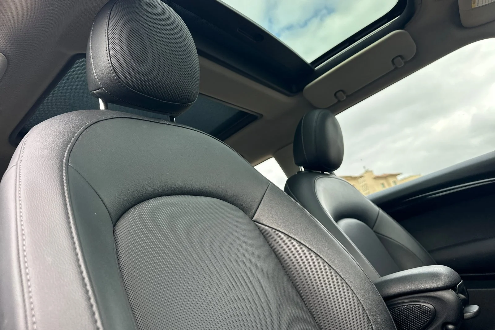 Used 2019 Blue Metallic MINI Classic image 17