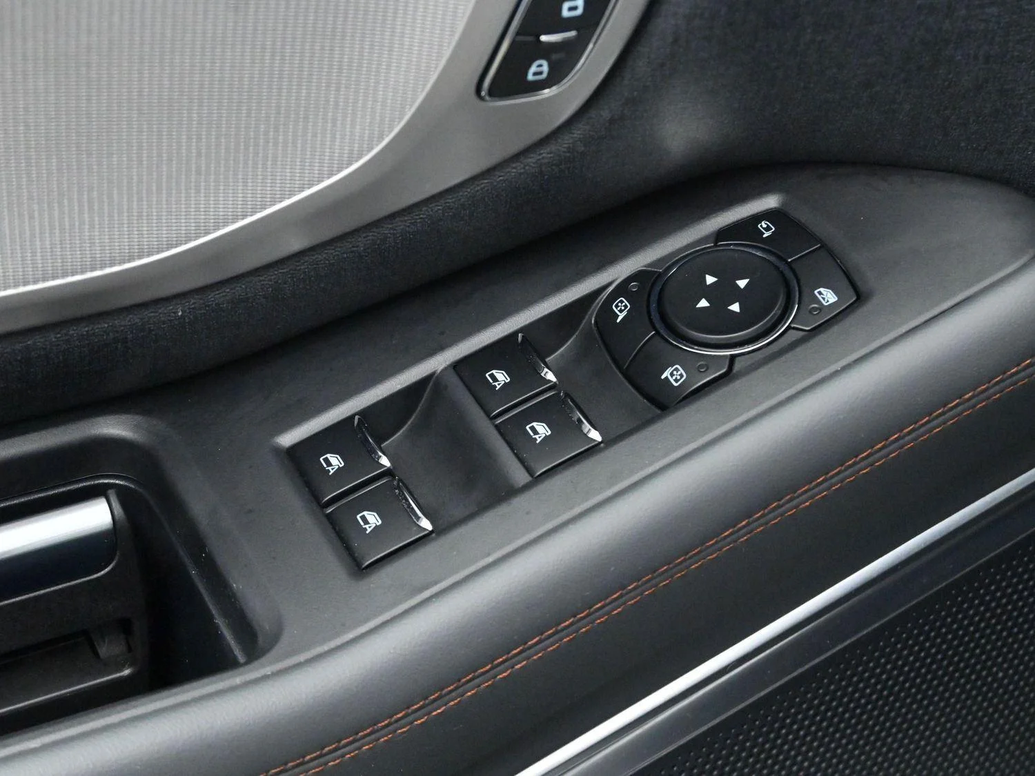 Used 2025 Space Silver Metallic Ford Active image 11