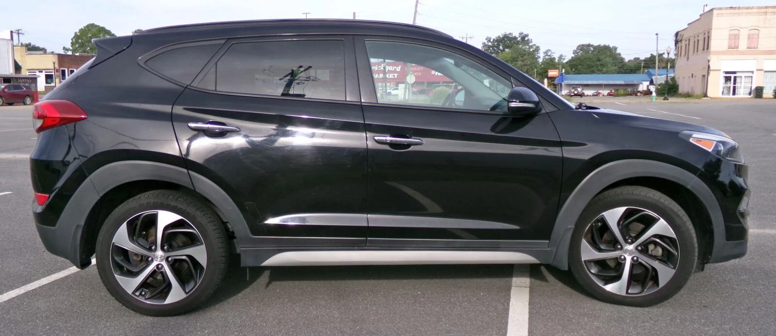 Used 2018 Black Noir Pearl Hyundai Limited image 5