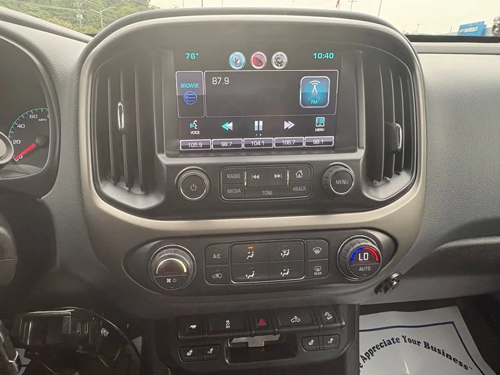 Used 2015 SILVER ICE METALLIC Chevrolet 4WD Z71 image 17