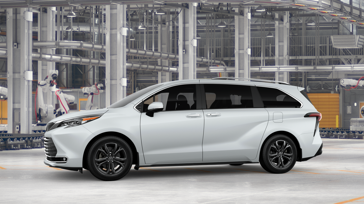New 2026 Wind Chill Pearl Toyota Platinum image 3