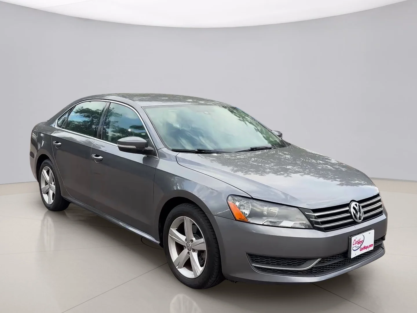 Used 2013 Gray Volkswagen SE image 7