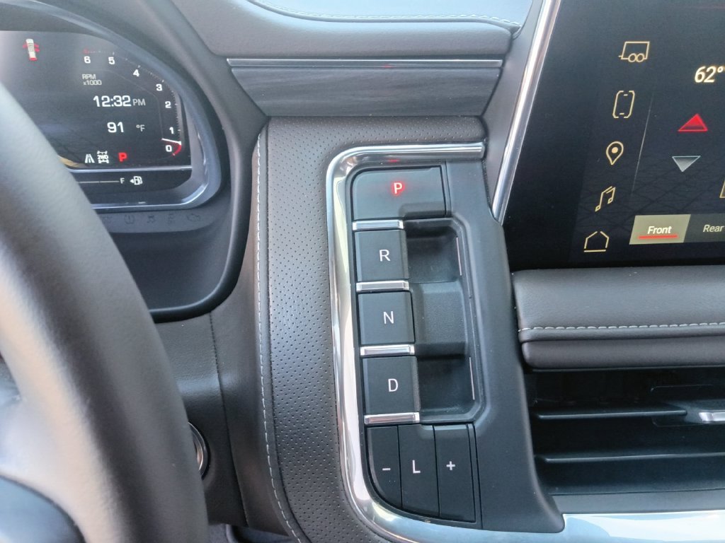 Used 2024 White GMC SLT image 36