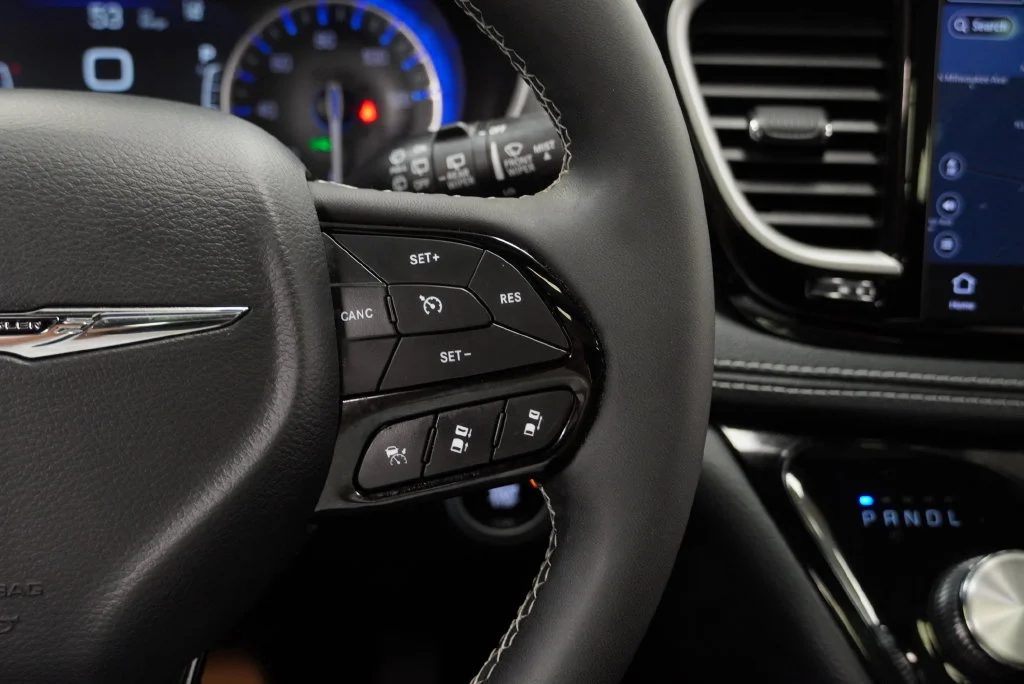 Used 2023 Black Chrysler Touring L image 38