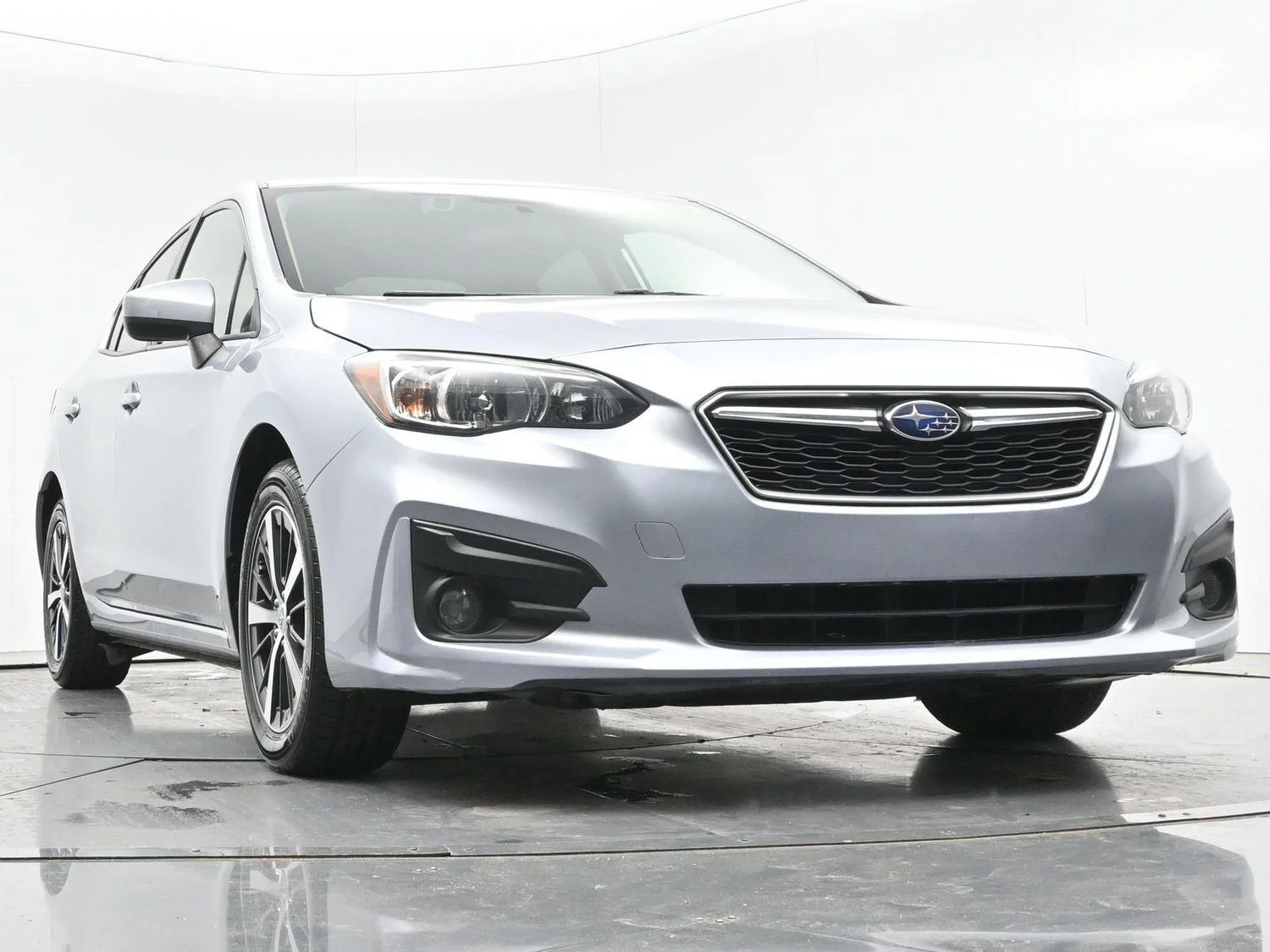 Used 2019 Ice Silver Metallic Subaru Premium image 40