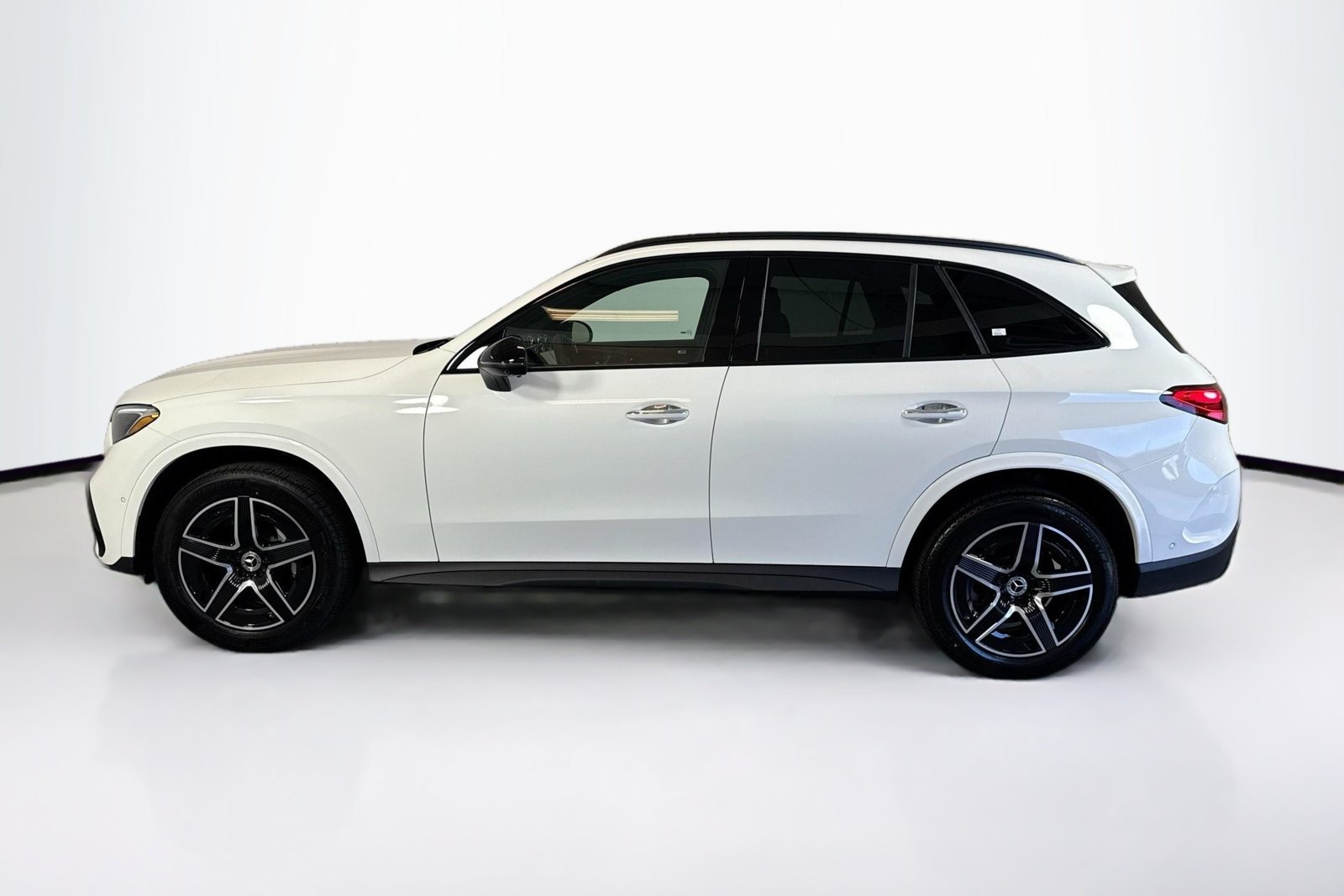 New 2026 Polar White Mercedes-Benz GLC 300 image 8