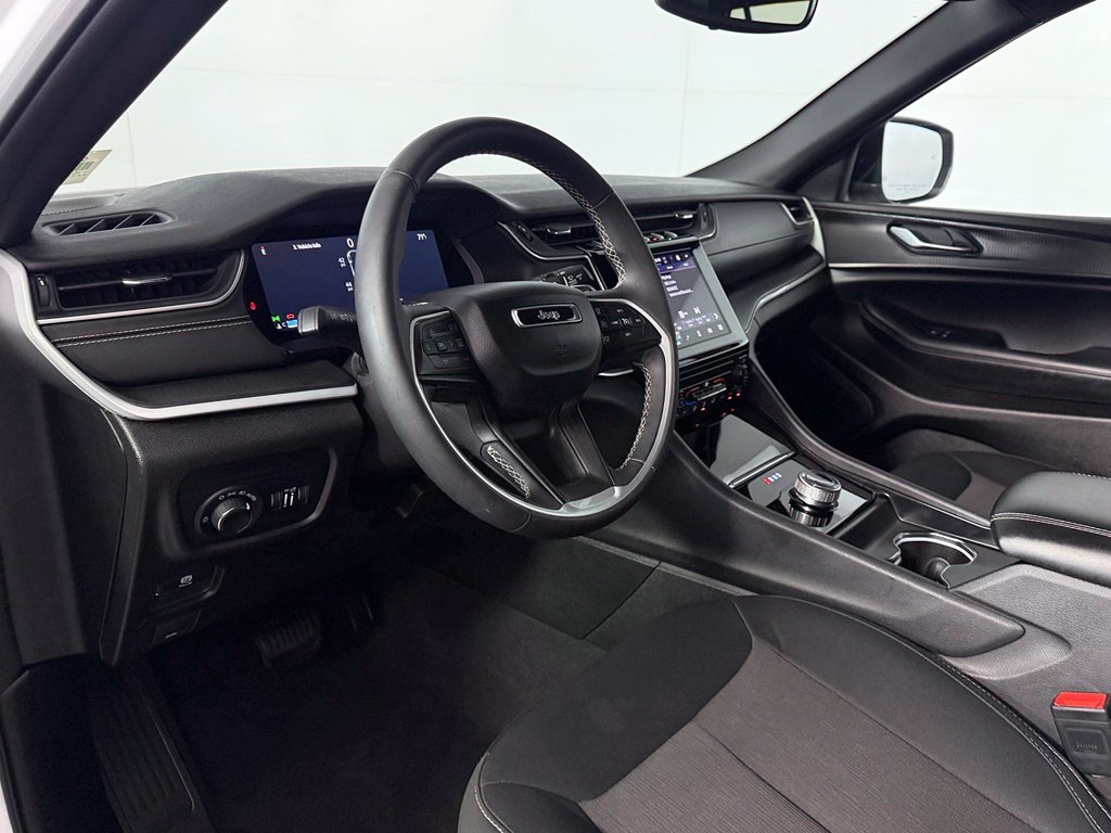 Used 2024 White Jeep Laredo image 17