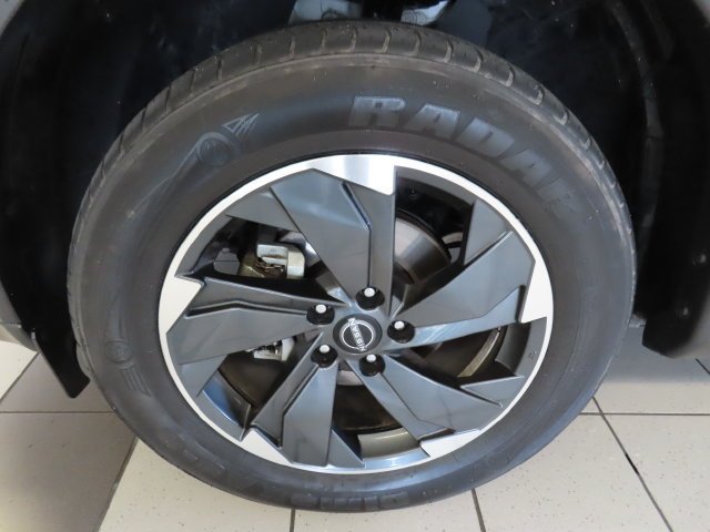 Used 2024 Brilliant Silver Metallic Nissan SV image 13