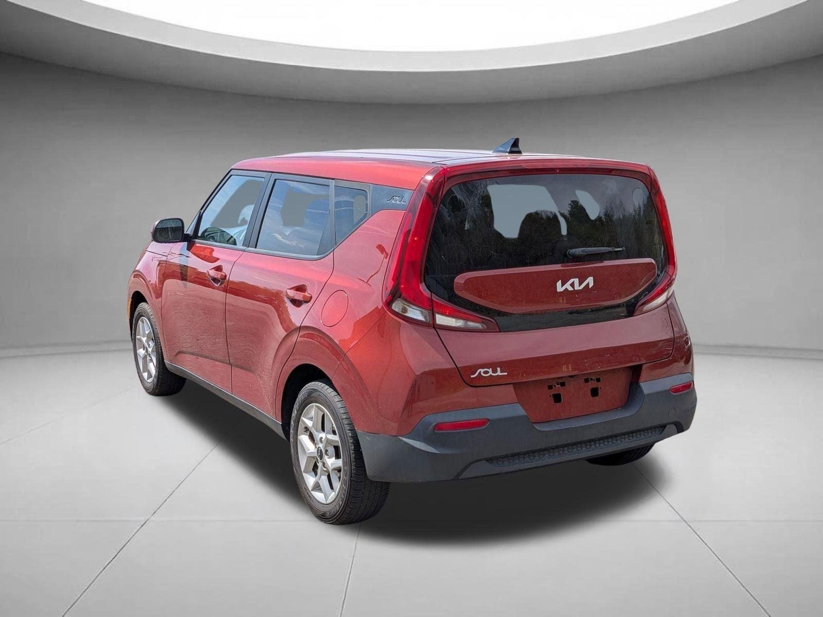 Used 2022 Mars Orange Kia LX image 7