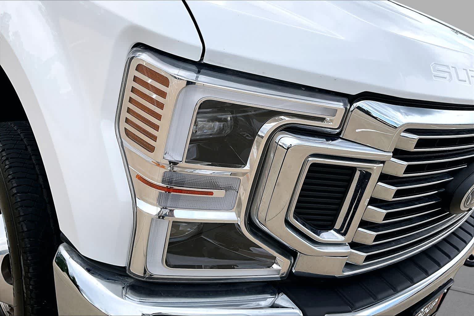 Used 2022 Star White Metallic Tri-Coat Ford LARIAT image 28