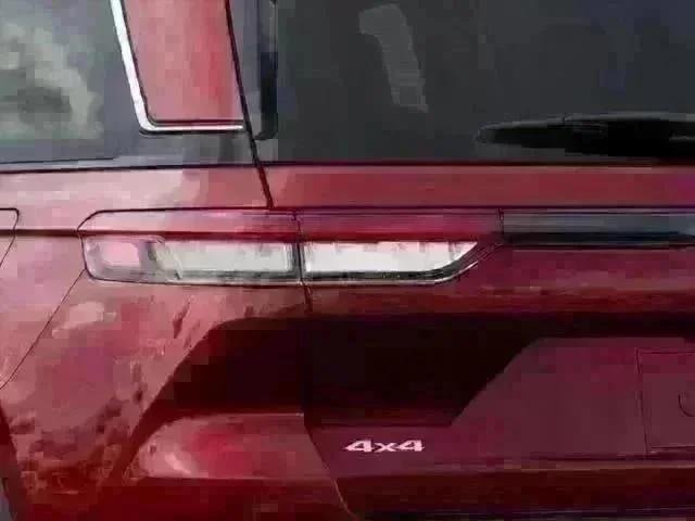 New 2025 Velvet Red Pearl-Coat Exterior Paint Jeep Laredo X image 54