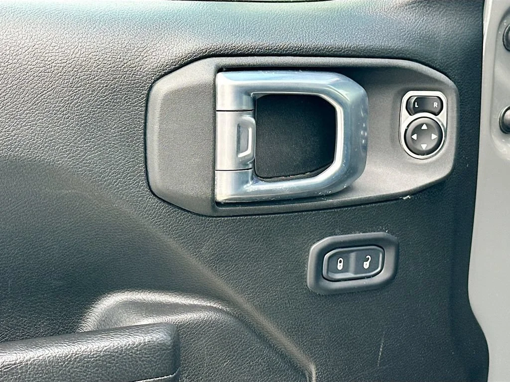 Used 2022 Sting-Gray Clearcoat Jeep Sport S image 16