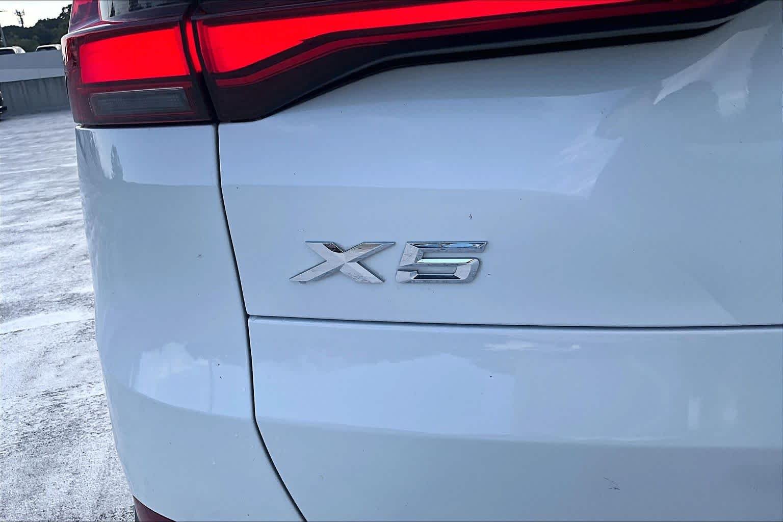Used 2019 Alpine White BMW xDrive40i image 30