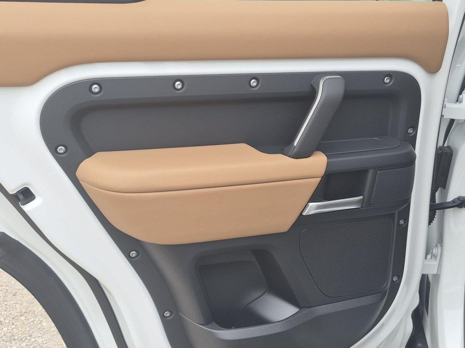New 2026 Fuji White Land Rover X-Dynamic SE image 27