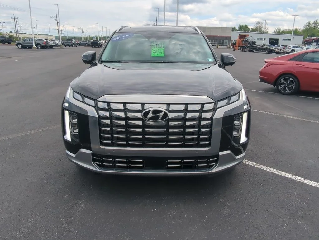 Used 2023 White Hyundai Calligraphy image 3