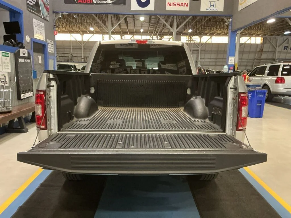 Used 2018 Silver Ford XLT image 4