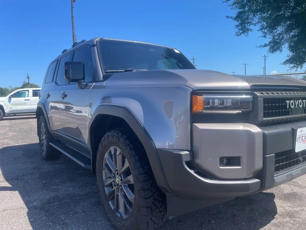 Used 2025  Toyota Base image 10