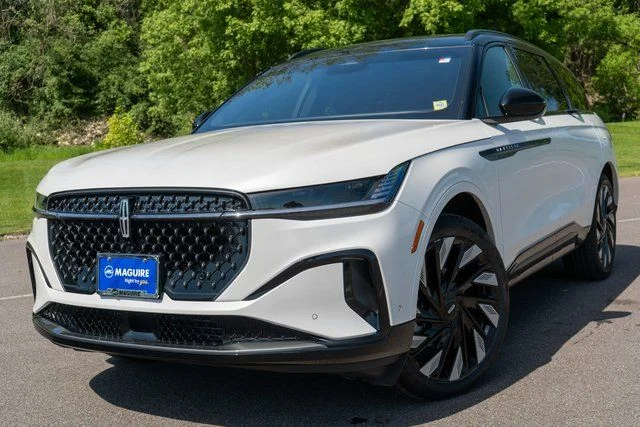 2024 Lincoln Nautilus Reserve AWD's photo
