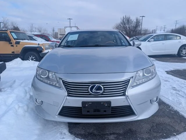 Used 2013 Silver Lexus 300h image 2