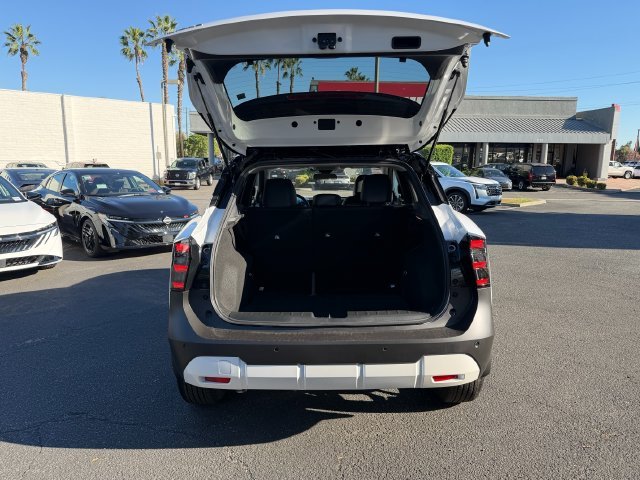 New 2027 Aspen White TriCoat / Super Black Two-tone Nissan SR image 7
