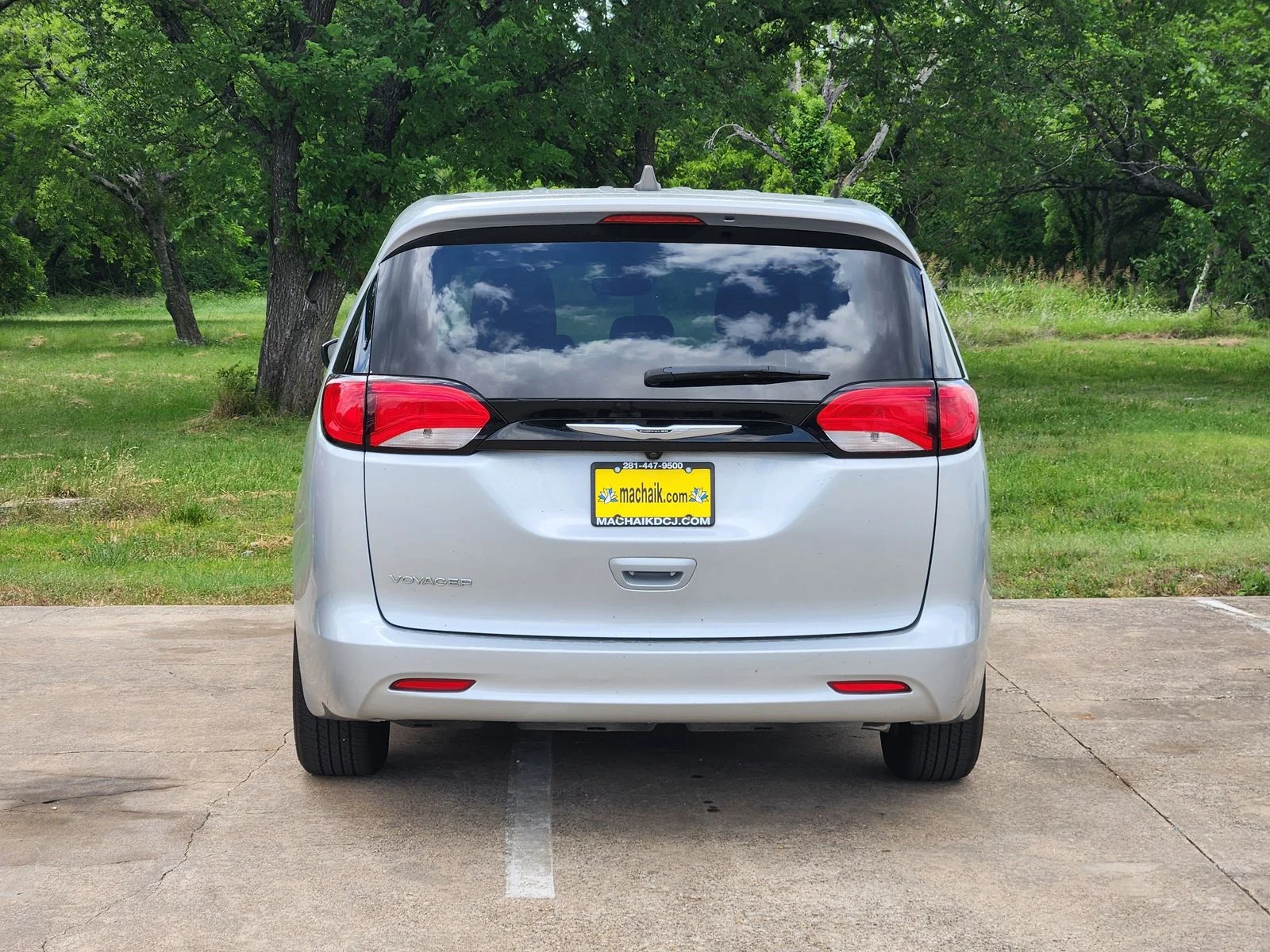 Used 2024 Silver Chrysler LX image 5
