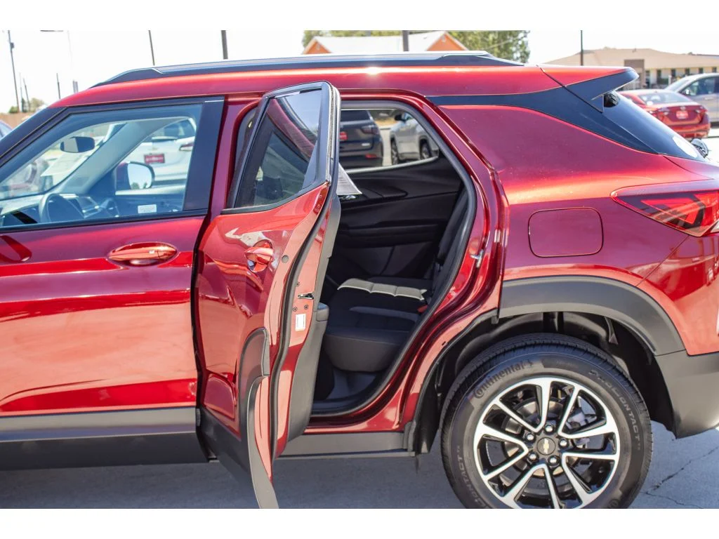 Used 2025 Crimson Metallic Chevrolet LT image 15