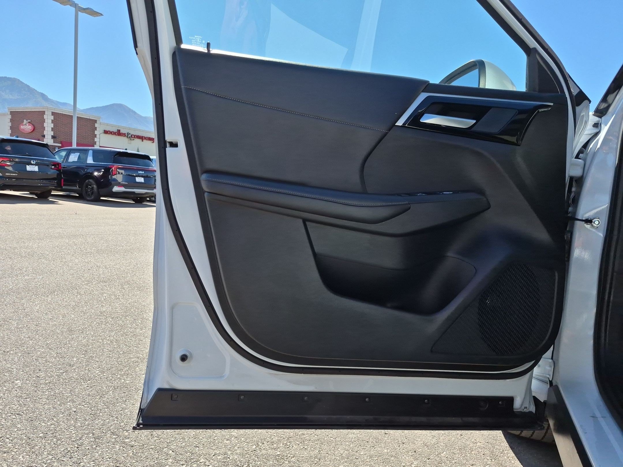Used 2025 White Mitsubishi SE image 12