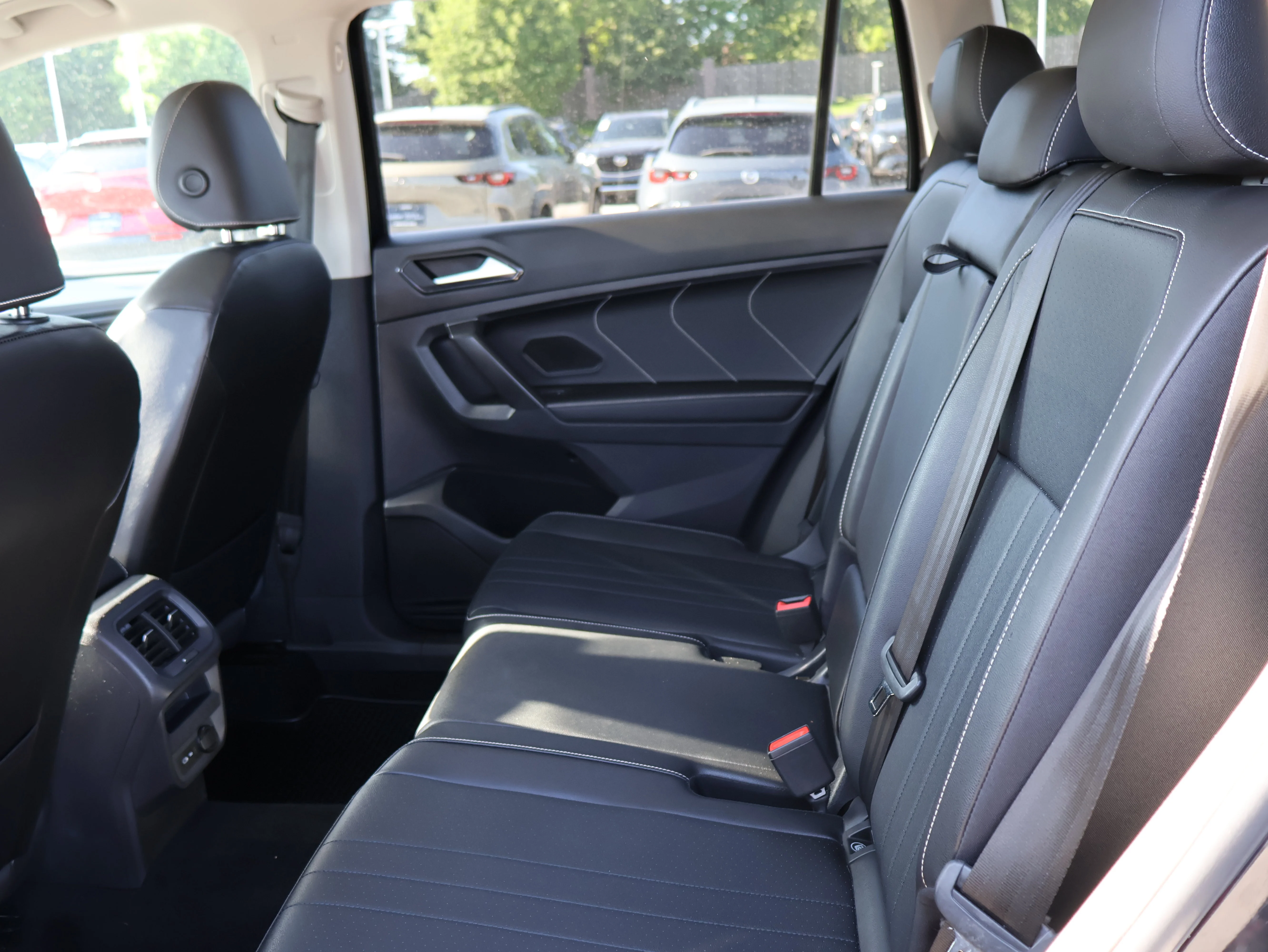 2022 Volkswagen Tiguan SE - Photo 17